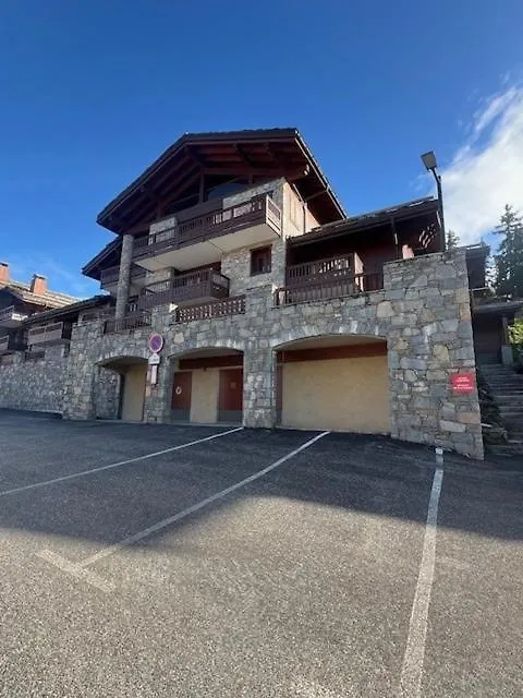 La Rosiere Centre, Appartement 51 M2,3 Pieces 2 Chambres Avec Terrasse Et Parking Couvert Plein Centre De La Station, Proche Des Pistes Et Commerces, Menage Compris contacts